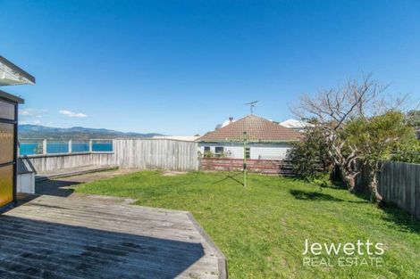 Photo of property in 29 Napier Street, Karaka Bays, Wellington, 6022