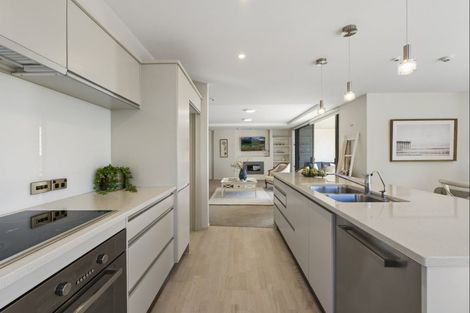 Photo of property in 10/48 Marine Parade, Mount Maunganui, 3116