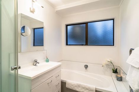 Photo of property in 2/7 Matipo Road, Te Atatu Peninsula, Auckland, 0610