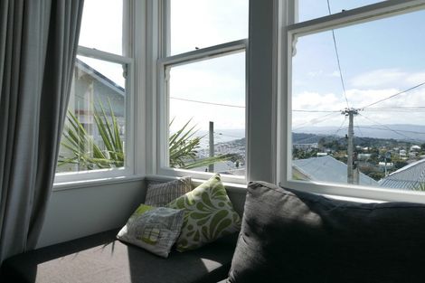 Photo of property in 22 Sugarloaf Road, Brooklyn, Wellington, 6021