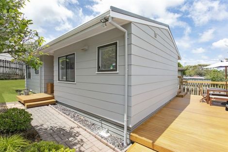 Photo of property in 10 Oreil Avenue, West Harbour, Auckland, 0618