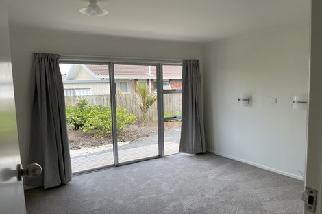 Photo of property in 24 Walton Street, Red Beach, 0932