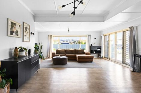 Photo of property in 99 Avondale Road, Greenmeadows, Napier, 4112