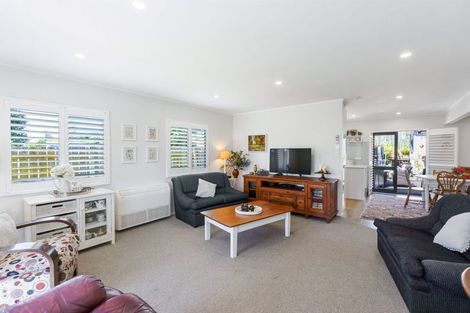 Photo of property in 19 Dixie Street, Te Horo Beach, Otaki, 5581
