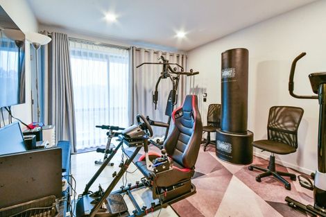 Photo of property in 14 Henriette Place, The Gardens, Auckland, 2105