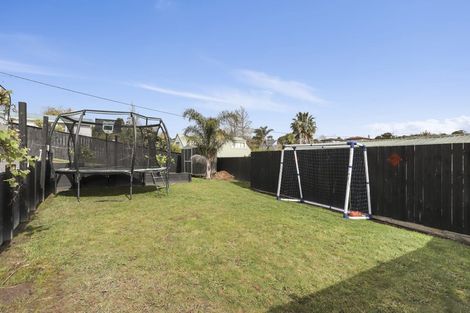 Photo of property in 86 Colwill Road, Massey, Auckland, 0614