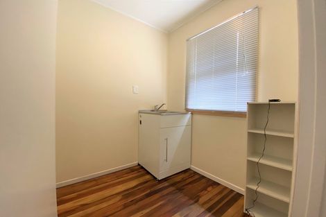Photo of property in 38 Royal View Road, Te Atatu South, Auckland, 0610
