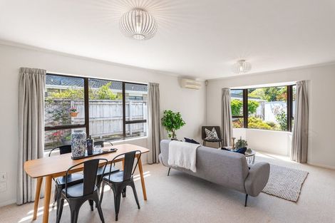 Photo of property in 29 Rosebank Grove, Waikanae, 5036