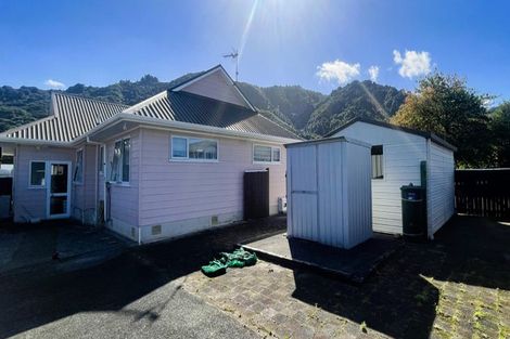 Photo of property in 1 Laredo Grove, Totara Park, Upper Hutt, 5018