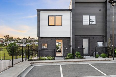 Photo of property in 13/10 Ngaroma House Drive, Hobsonville, Auckland, 0616