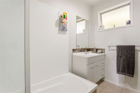 Photo of property in 98 Reynella Drive, Massey, Auckland, 0614