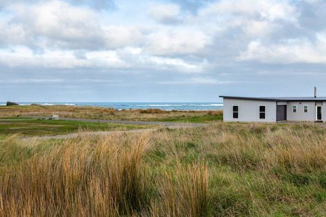 Photo of property in 12 Reefview Way, Flat Point, 5883