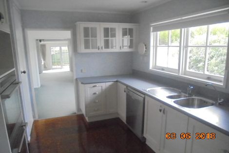 Photo of property in 16 Churton Drive, Churton Park, Wellington, 6037