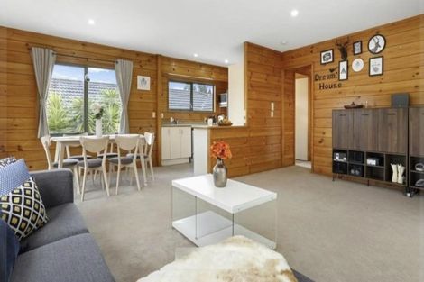 Photo of property in 5 Loughanure Place, Massey, Auckland, 0614