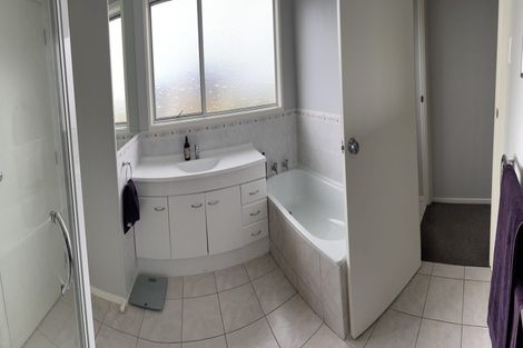 Photo of property in 4 Towra Place, Botany Downs, Auckland, 2010