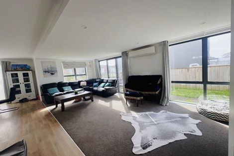 Photo of property in 2 Manutewhau Road, Massey, Auckland, 0614