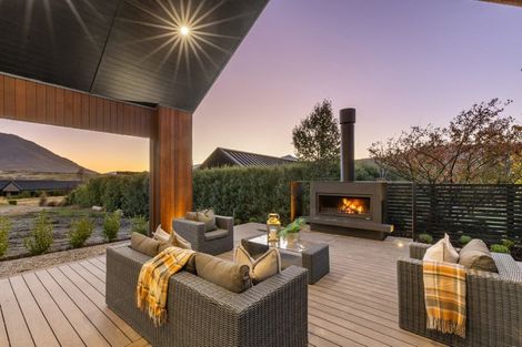Photo of property in 8 Kerrera Lane, Jacks Point, Queenstown, 9371