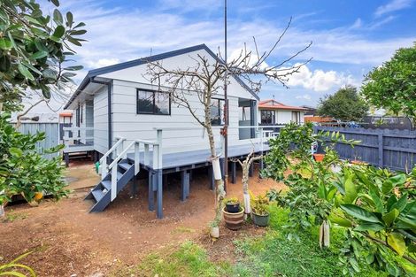 Photo of property in 12 Cameron Place, Ranui, Auckland, 0612