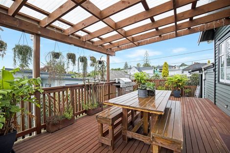 Photo of property in 275 Great North Road, Henderson, Auckland, 0612