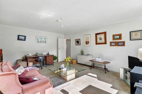 Photo of property in 84 Newlands Road, Newlands, Wellington, 6037
