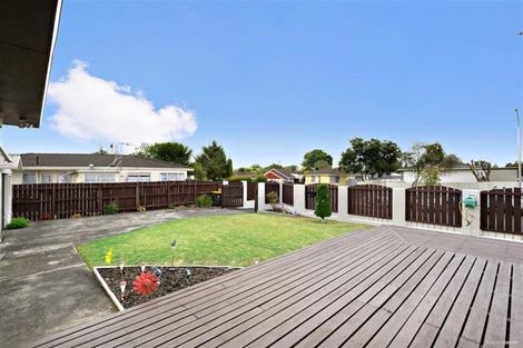 Photo of property in 17 Helms Place, Manurewa, Auckland, 2102