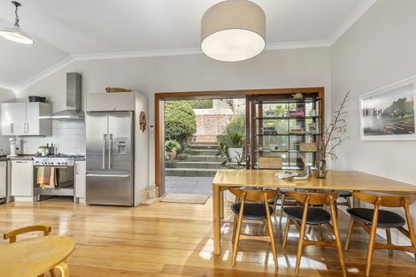 Photo of property in 118 Sutherland Road, Melrose, Wellington, 6023