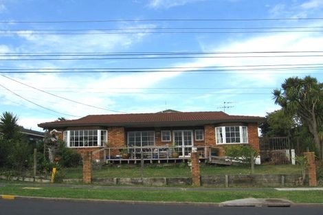Photo of property in 2/955 Beach Road, Torbay, Auckland, 0630