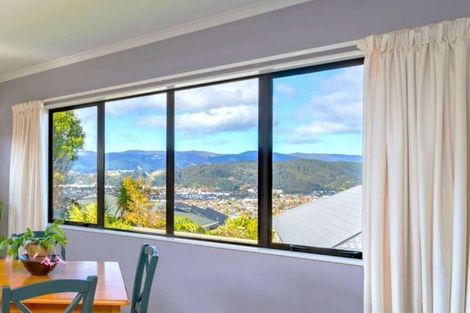 Photo of property in 27 James Nairn Grove, Riverstone Terraces, Upper Hutt, 5018