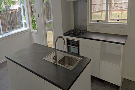 Photo of property in 3 Hurley Place, Kelston, Auckland, 0602