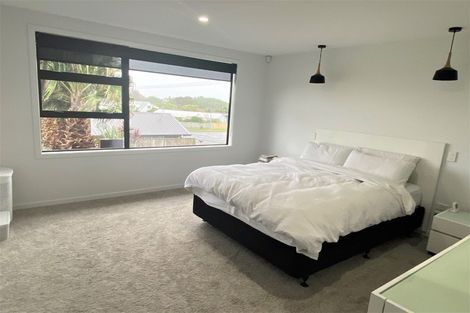 Photo of property in 3d Honeyfield Drive, Whalers Gate, New Plymouth, 4310