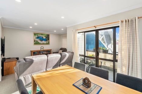 Photo of property in Te Kakariki Apartments, 3/8 Wellington Road, Paekakariki, 5034
