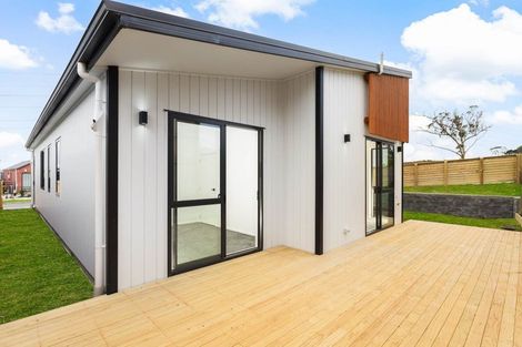 Photo of property in 32 Puhikawa Street, Massey, 0614