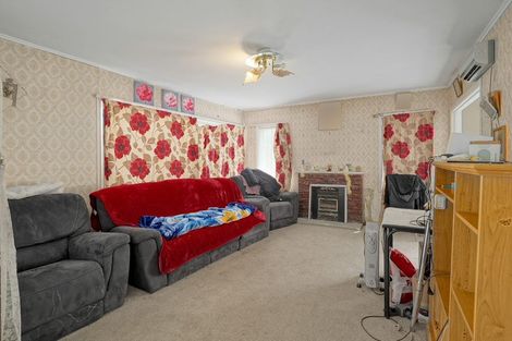 Photo of property in 23 Smythe Road, Henderson, Auckland, 0612