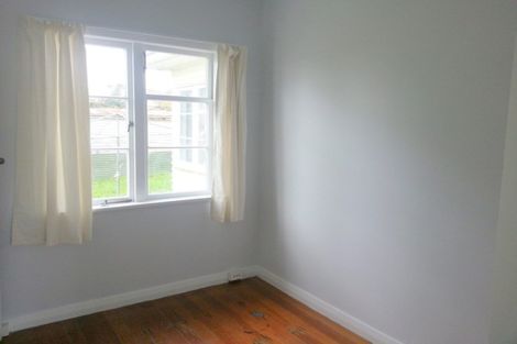 Photo of property in 1 Reid Road, New Lynn, Auckland, 0600