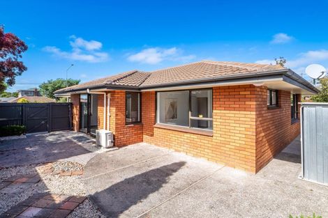Photo of property in 22 Lake Terrace Road, Burwood, Christchurch, 8061