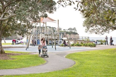 Photo of property in 34 Sandown Road, Rothesay Bay, Auckland, 0630