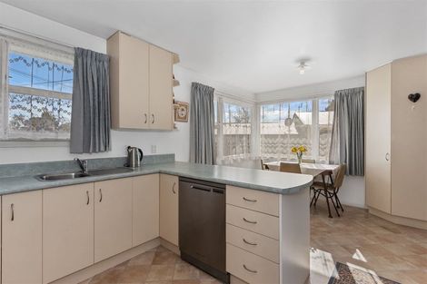 Photo of property in 8 Wychwood Crescent, Bishopdale, Christchurch, 8053