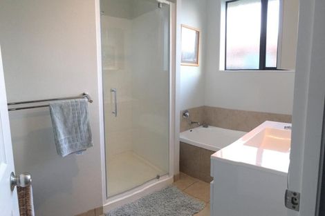 Photo of property in 32 Magnolia Drive, Waiuku, 2123