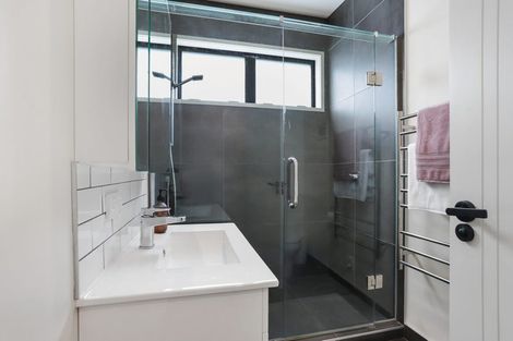 Photo of property in 26 Arataki Views Way, Glen Eden, Auckland, 0602