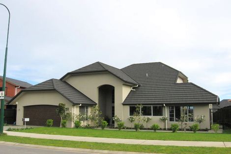 Photo of property in 15 Fernloche Place, Flat Bush, Auckland, 2016