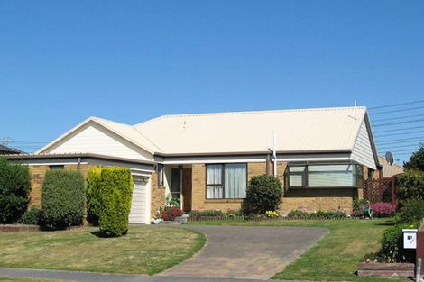 Photo of property in 17 Westgrove Avenue, Avonhead, Christchurch, 8042
