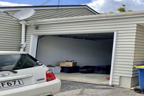 Photo of property in 1/127 Atkinson Road, Titirangi, Auckland, 0604