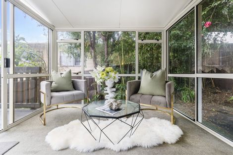 Photo of property in 1/26 Te Anau Place, Pakuranga Heights, Auckland, 2010