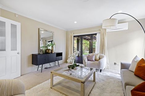 Photo of property in 6 English Oak Drive, Schnapper Rock, Auckland, 0632