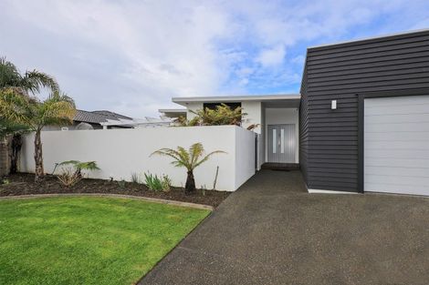 Photo of property in 21 Tasman Drive, Poraiti, Napier, 4112