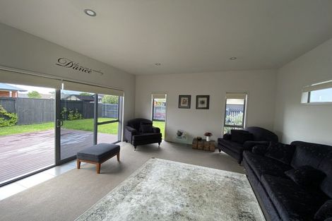 Photo of property in 24 Malbec Place, Rototuna, Hamilton, 3210