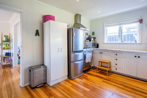 Photo of property in 1 Toru Road, Paraparaumu Beach, Paraparaumu, 5032