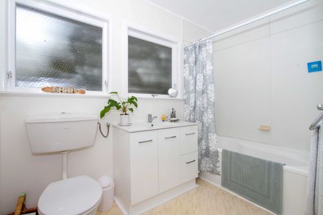 Photo of property in 28 Kauri Road, Birkenhead, Auckland, 0626