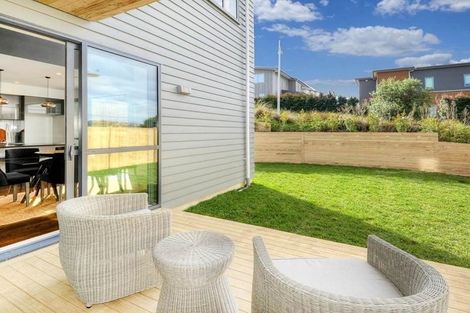 Photo of property in 8 Carex Way, Long Bay, Auckland, 0630