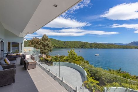 Photo of property in 2 Marina View, Waikawa, Picton, 7281